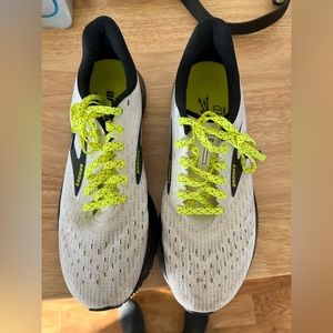 Brooks Women's Hyperion Tempo Road Running Shoe White/Nightlife/Black